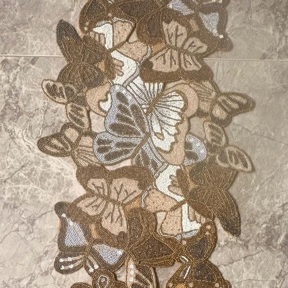 Kim Seybert NYC Gold, Sliver, White Table Runner 40”x19” Retail $595.00 - Picture 2 of 11